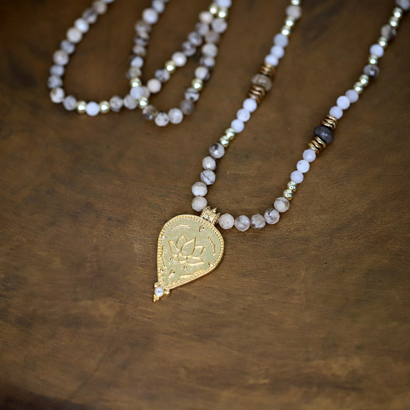 Collier mantra en labradorite avec pendentif lotus pierre de lune MOONSOON