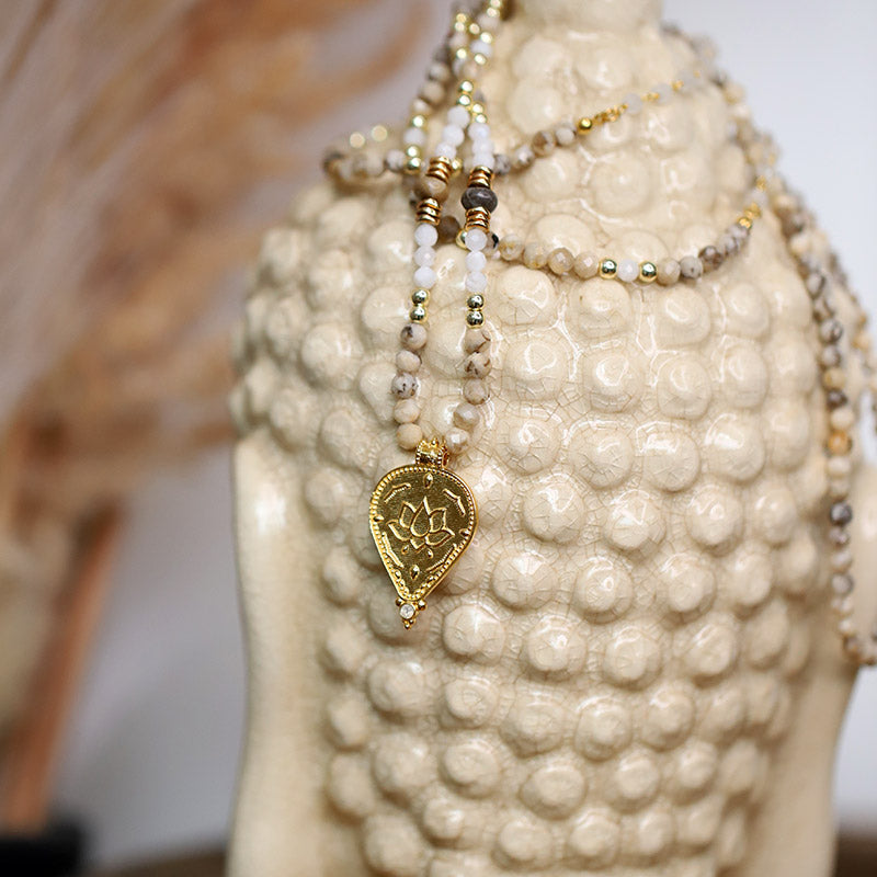 Collier mantra en labradorite avec pendentif lotus pierre de lune MOONSOON