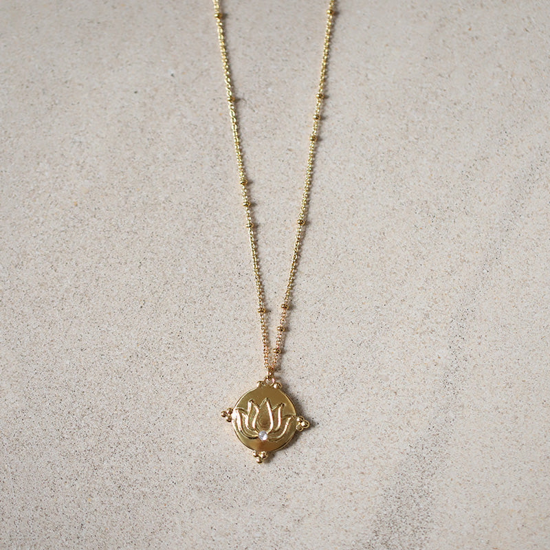Collier avec pendentif lotus MOONSOON