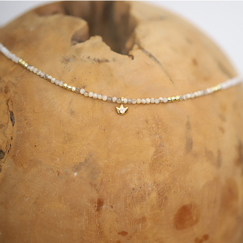 Collier en labradorite et pierre de lune avec pendentif lotus MOONSOON