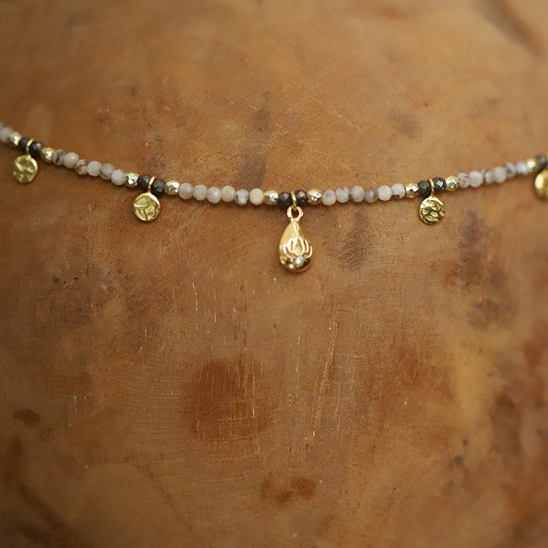 Collier en labradorite avec pendentif lotus MOONSOON