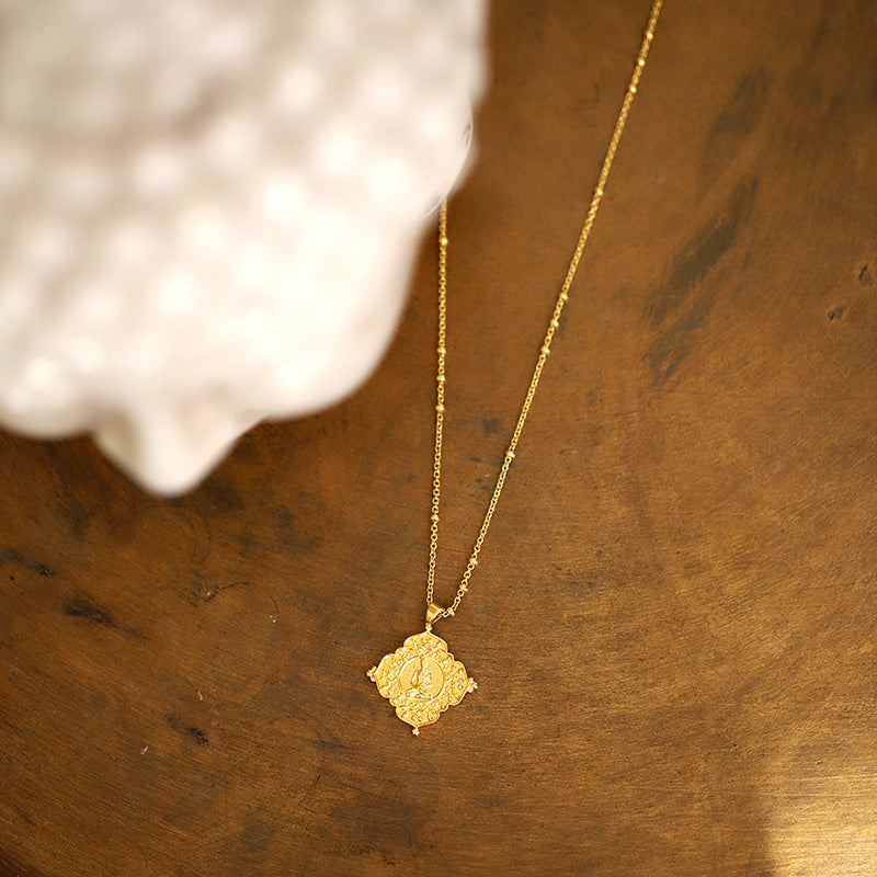 Collier avec pendentif bouddha MOONSOON
