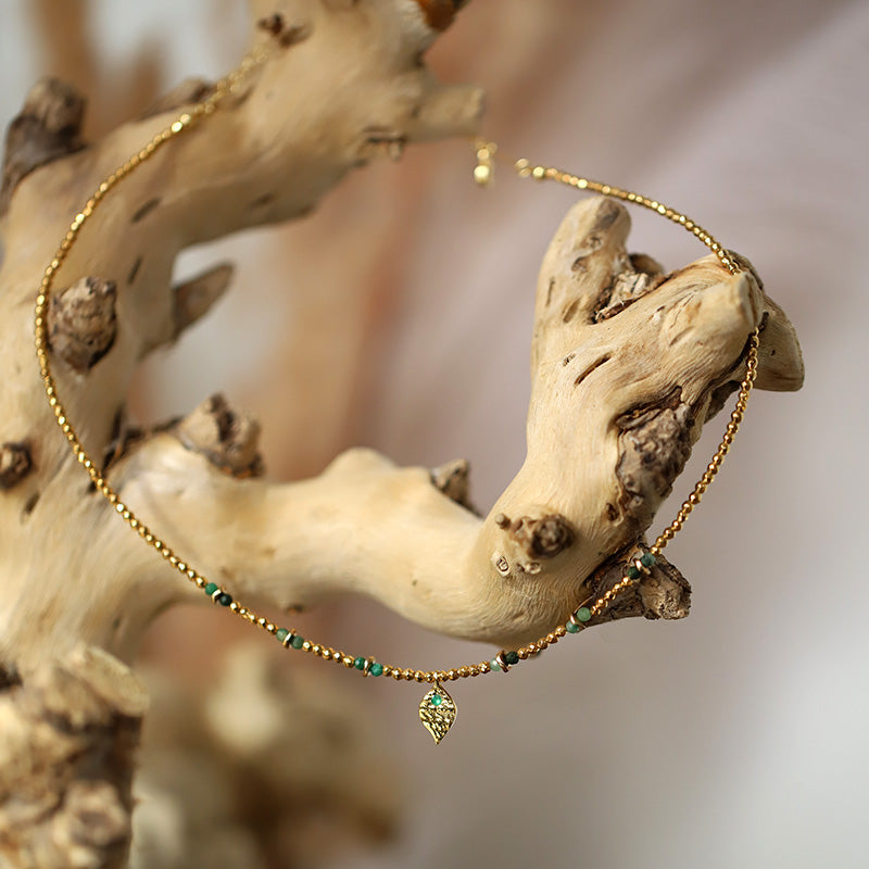 Collier en hématite avec pendentif feuille MOONSOON