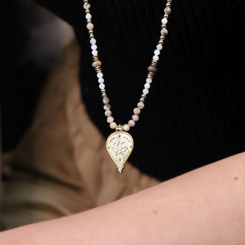 Collier mantra en labradorite avec pendentif lotus pierre de lune MOONSOON