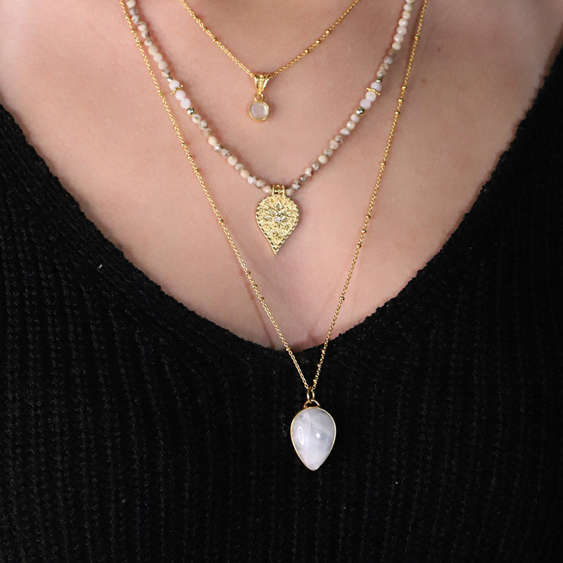 Collier en labradorite avec lotus pierre de lune MOONSOON
