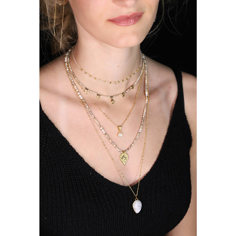 Collier en labradorite avec pendentif lotus MOONSOON