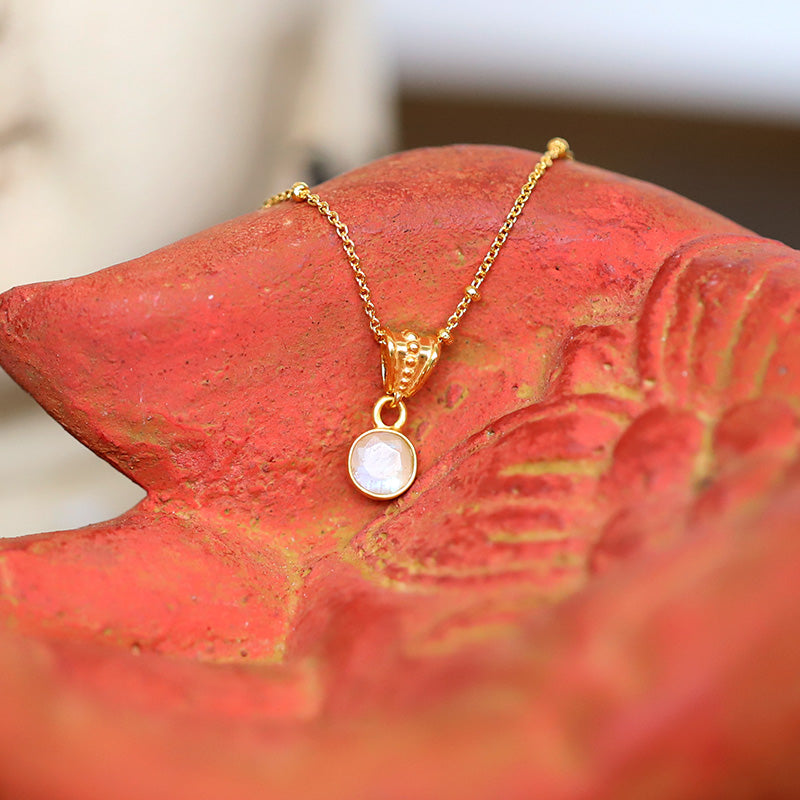 Collier avec pendentif pierre de lune