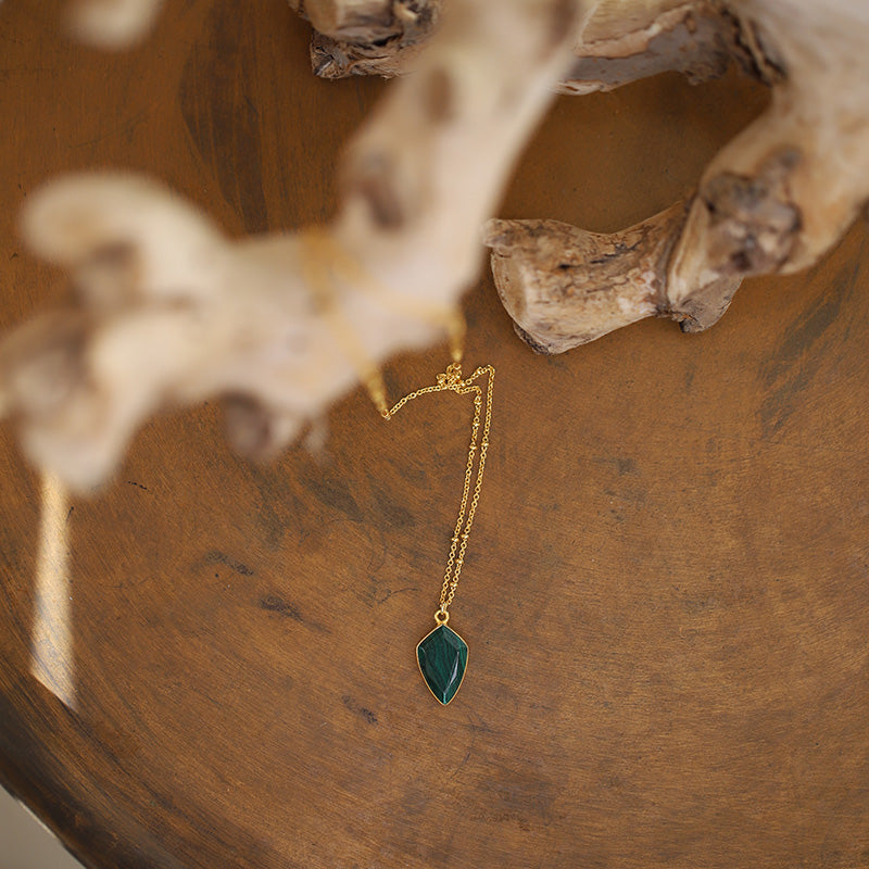Sautoir avec pendentif malachite