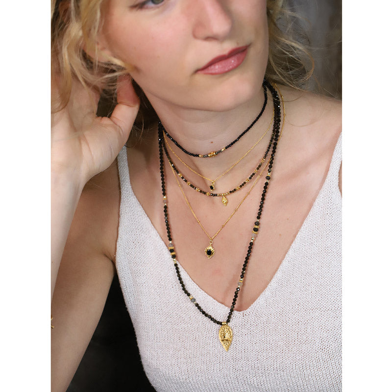 Collier avec pendentif onyx