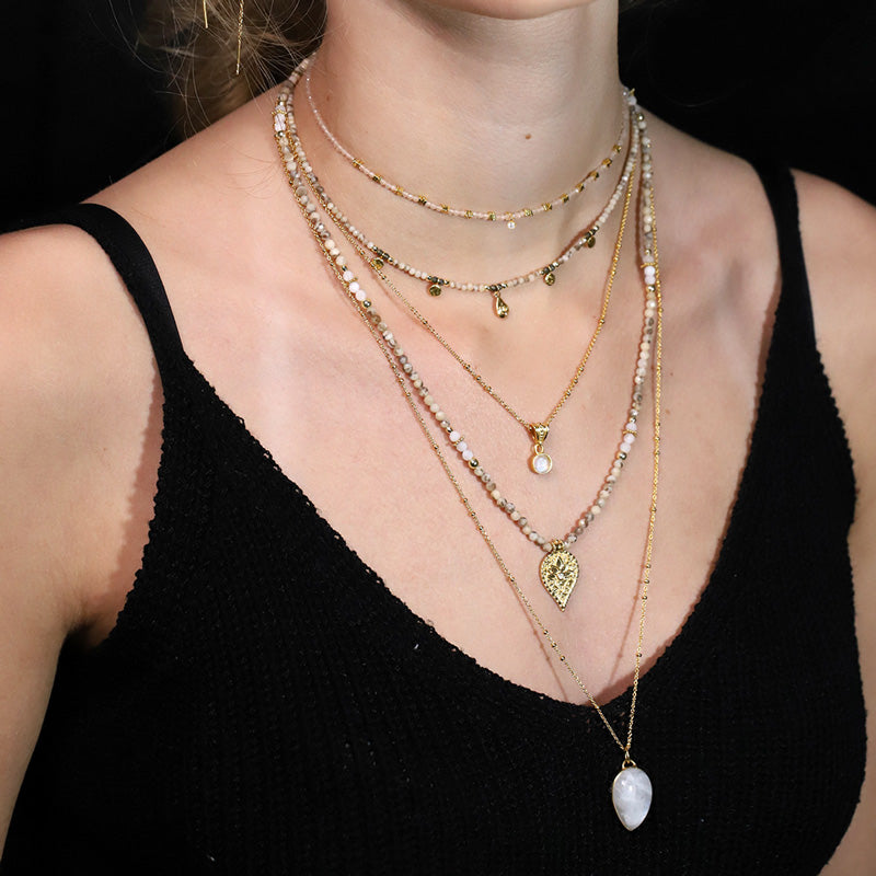 Collier en labradorite avec pendentif lotus