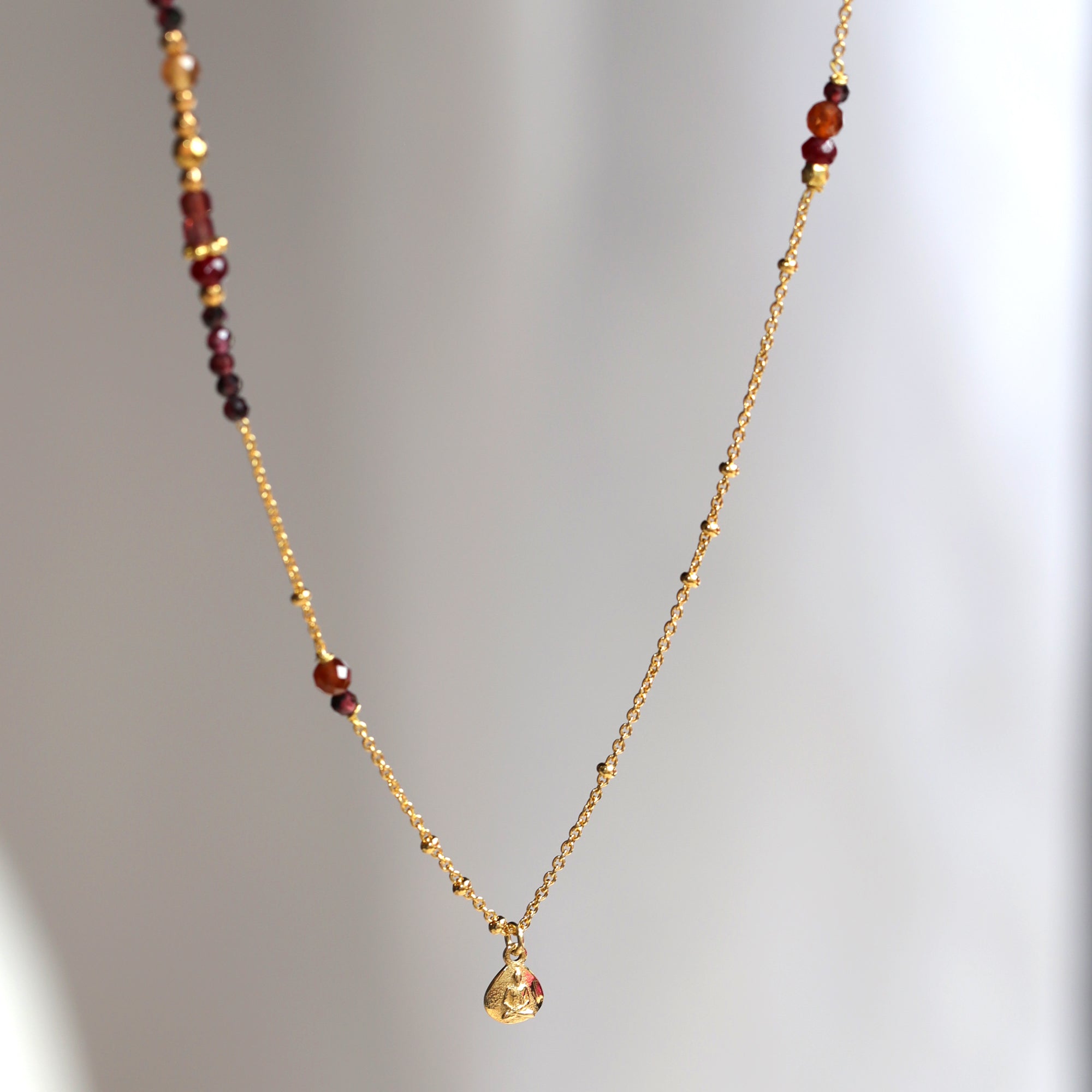 Bracelet/Collier 2 en 1 en grenat et pendentif bouddha