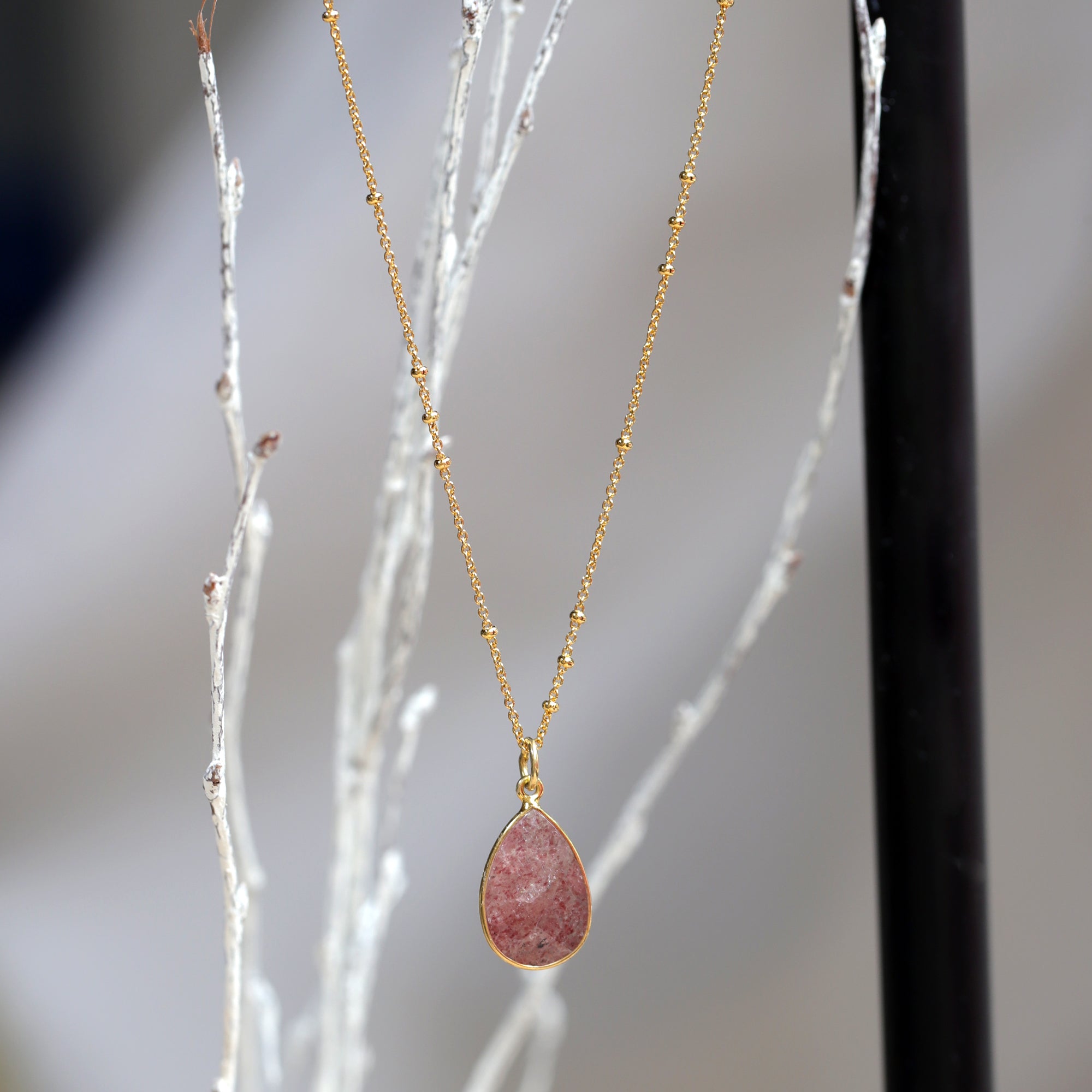 Collier avec pendentif en quartz framboise