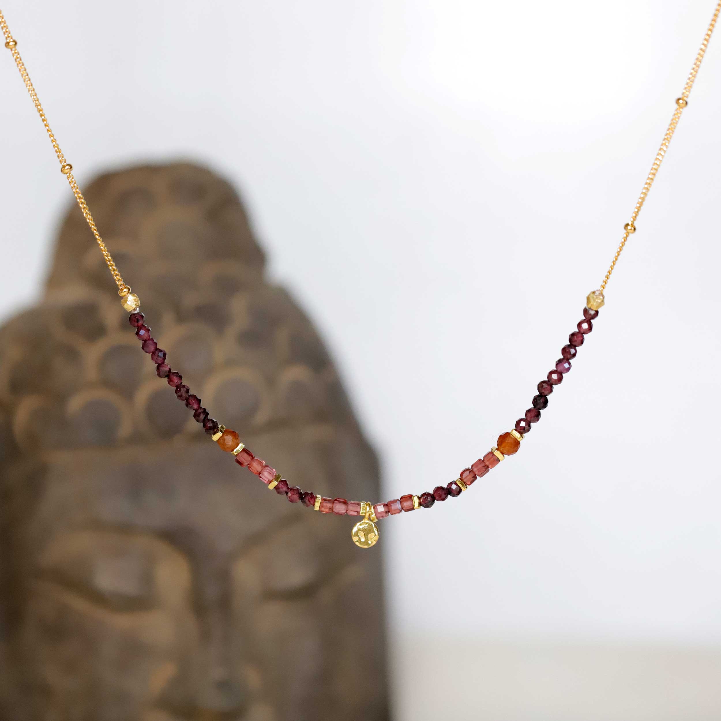 necklace with Garnet